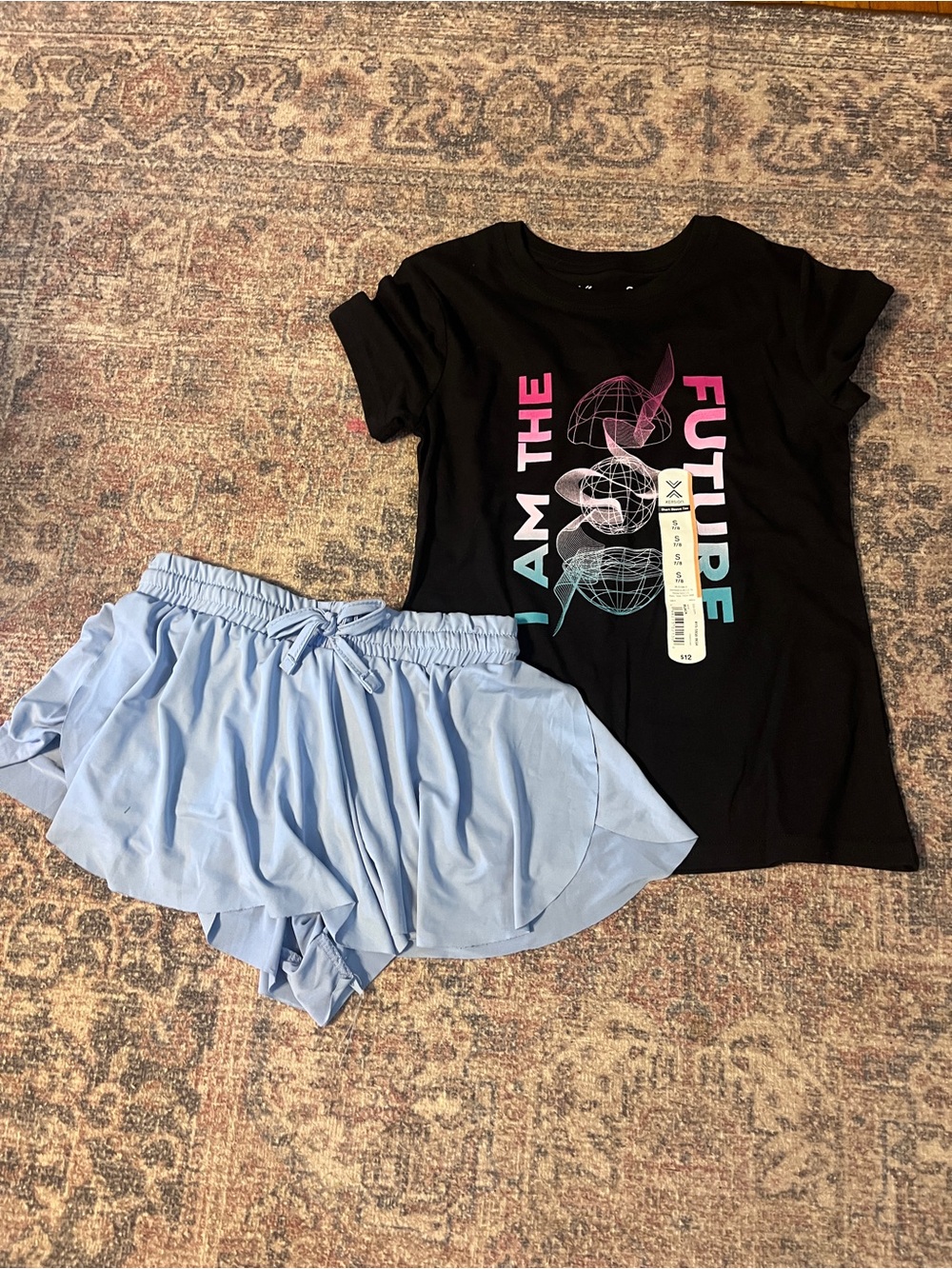 Girls 6/7 activewear skort and t shirt set!